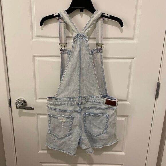 Hollister Women's Distressed Boyfriend Denim Short Overall. Light Blue. Medium - Picture 8 of 14